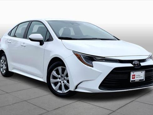 Certified 2025 Toyota Corolla LE image 3