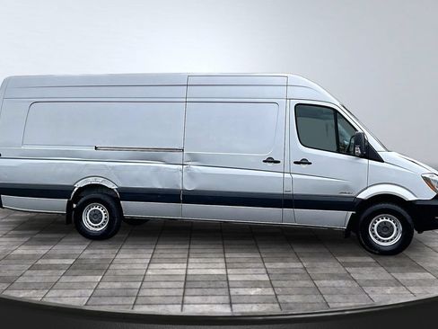 Used 2015 Mercedes-Benz Sprinter 2500 image 8