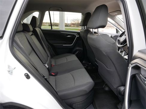 Used 2021 Toyota RAV4 XLE image 19