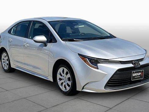 Used 2025 Toyota Corolla LE FWD image 3