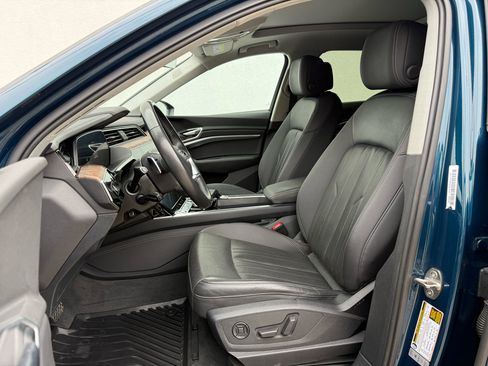 Used 2019 Audi e-tron Premium Plus image 3
