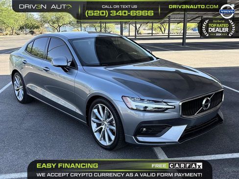 Used 2021 Volvo S60 T5 Momentum FWD image 1