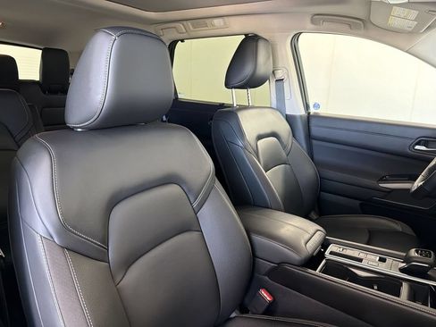 Certified 2025 Nissan Pathfinder SL w/ SL Premium Package FWD image 20