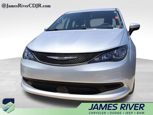 Used 2023 Chrysler Voyager LX FWD image 6