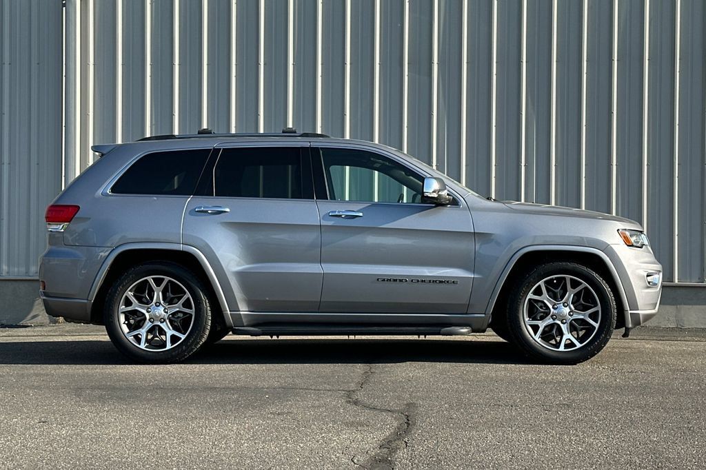 Used 2020 Jeep Grand Cherokee Overland AWD/4WD image 3
