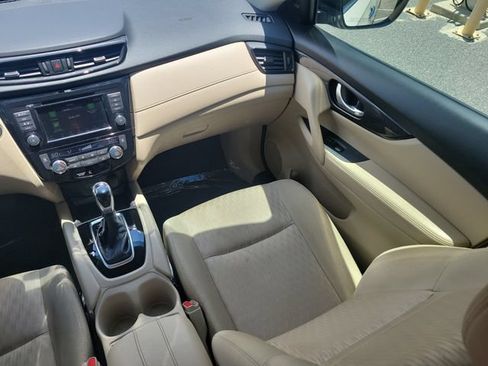 Used 2018 Nissan Rogue SV w/ Premium Package FWD image 14