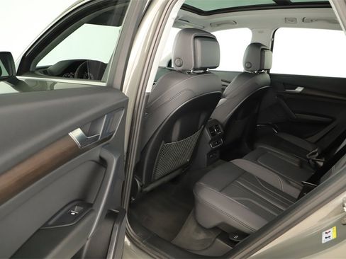Used 2024 Audi Q5 e Premium w/ Convenience Package image 27