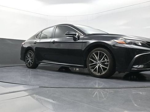 Used 2024 Toyota Camry SE FWD image 31