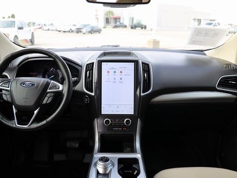 Used 2022 Ford Edge SEL image 11