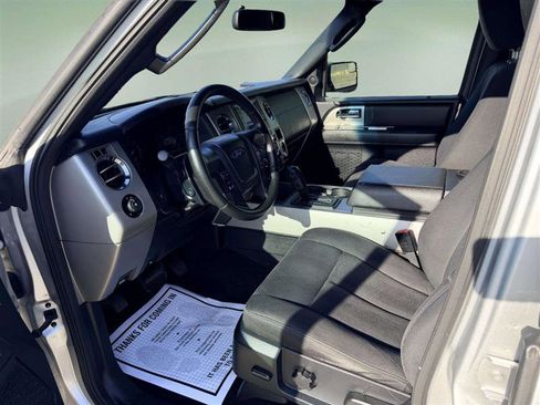 Used 2017 Ford Expedition XLT image 28