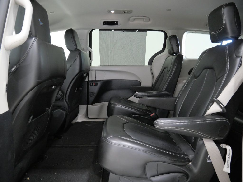 Used 2024 Chrysler Pacifica Touring-L FWD image 23