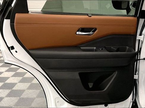 New 2025 Nissan Pathfinder Platinum w/ Lighting Package (N93) image 31