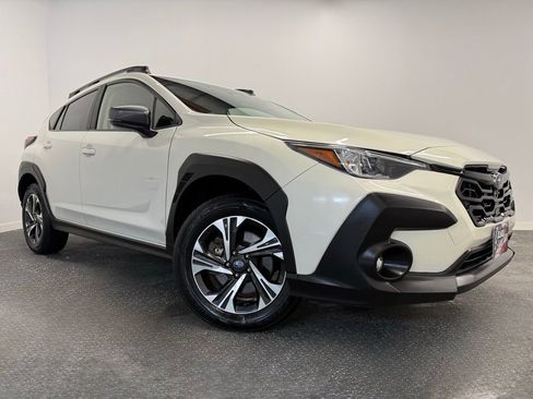 Used 2024 Subaru Crosstrek 2.0i Premium image 3