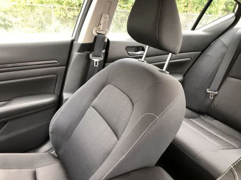 Used 2022 Nissan Altima 2.5 S FWD image 13