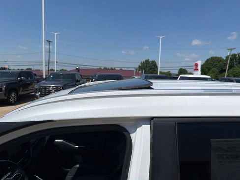 Used 2024 Toyota Highlander XLE AWD/4WD image 26