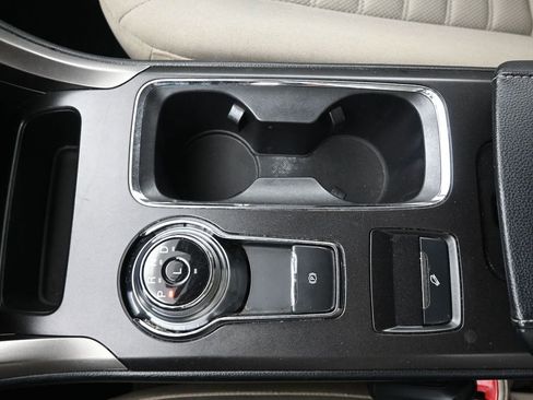 Used 2017 Ford Fusion SE image 33