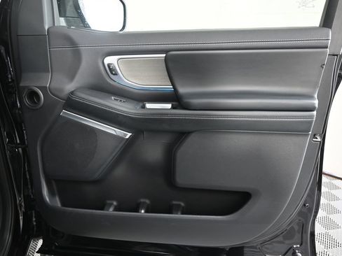 Used 2025 Ford Expedition Max Platinum AWD/4WD image 12