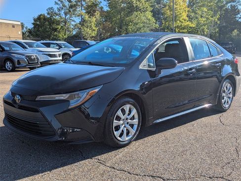 Used 2024 Toyota Corolla LE image 7