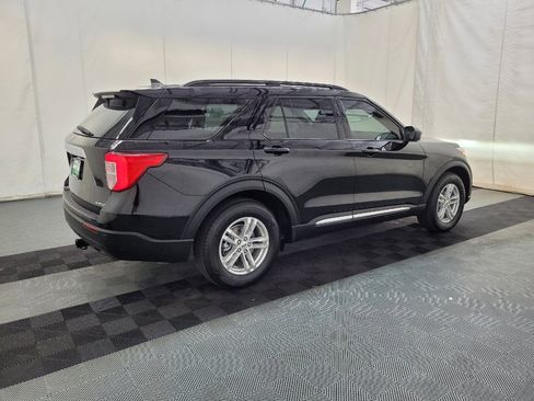 Used 2021 Ford Explorer XLT AWD/4WD image 10