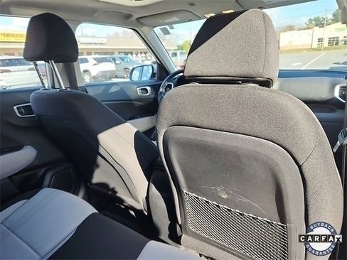 Used 2022 Hyundai Venue SEL image 29