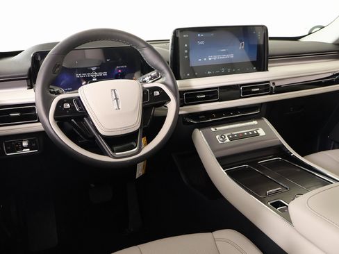 New 2026 Lincoln Aviator 2WD image 2