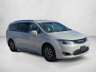 Used 2019 Chrysler Pacifica Touring-L Plus w/ Advanced Safetytec Group FWD video 3