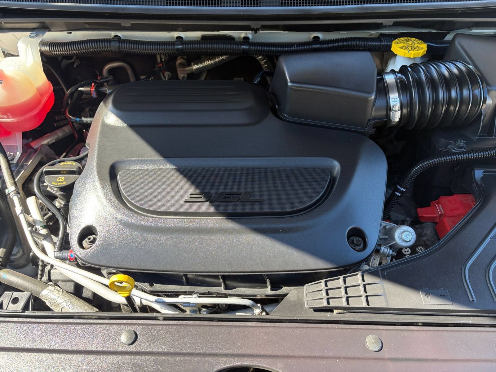 Used 2025 Chrysler Pacifica Limited FWD image 36