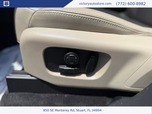 Used 2019 Land Rover Discovery SE AWD/4WD image 13