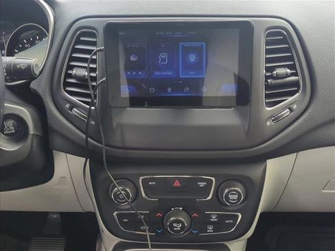 Used 2019 Jeep Compass Latitude image 13