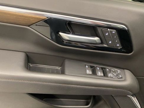 Used 2025 Chevrolet Tahoe High Country AWD/4WD image 19
