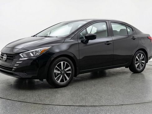 Used 2025 Nissan Versa SV image 3