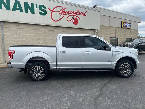 Used 2015 Ford F150 XLT w/ Equipment Group 302A Luxury AWD/4WD image 9