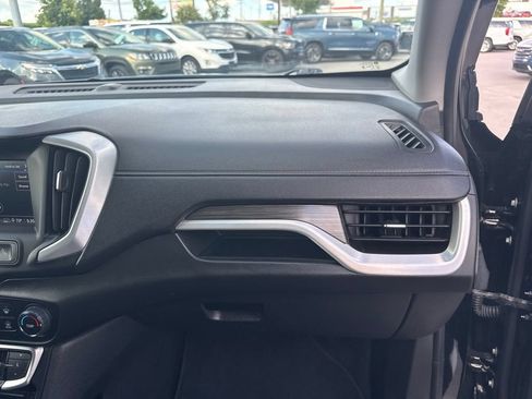 Used 2024 GMC Terrain SLE AWD/4WD image 16