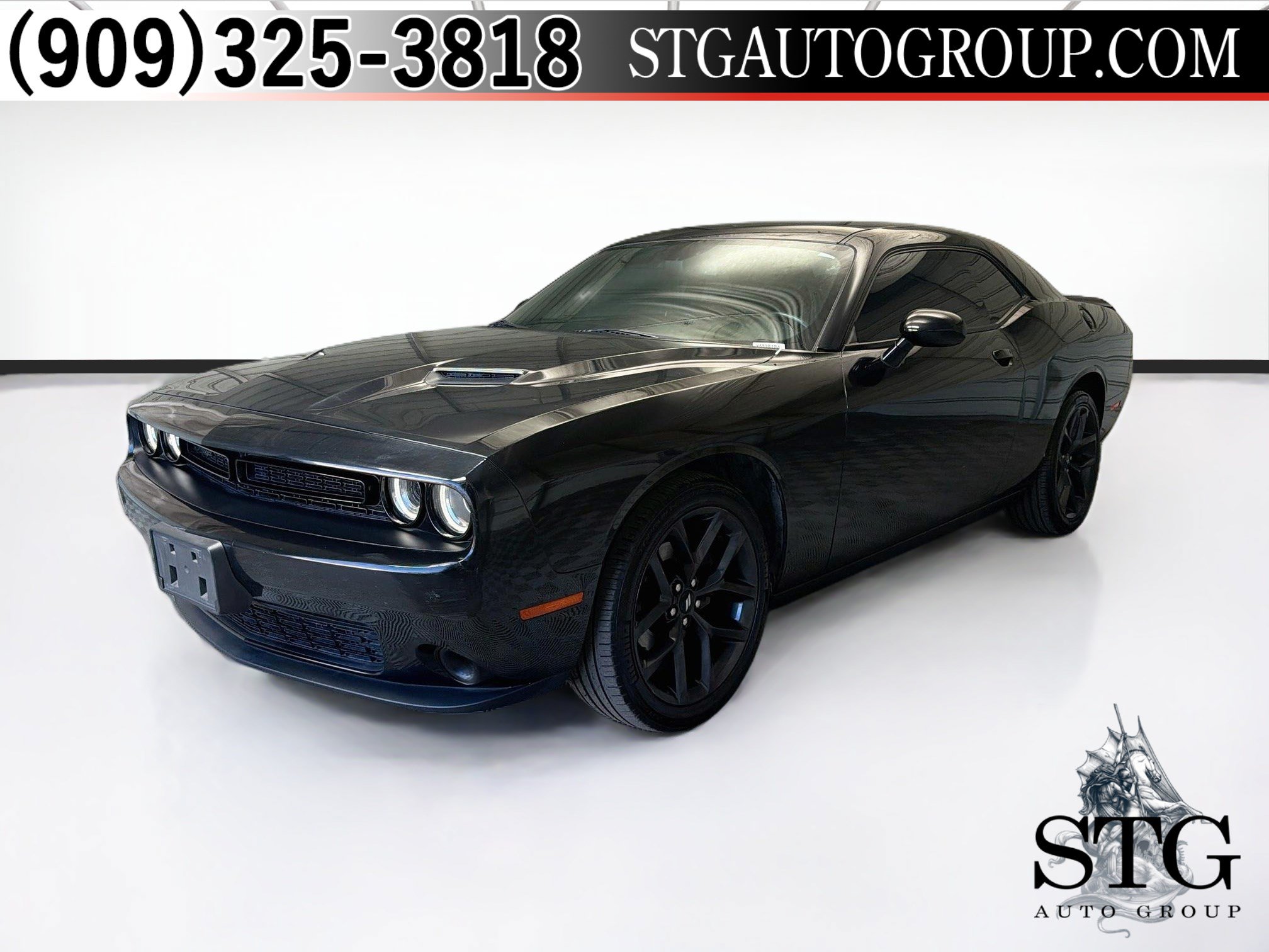 Used 2019 Dodge Challenger SXT w/ Blacktop Package RWD image 1