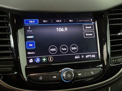 Used 2020 Chevrolet Trax LT w/ LT Convenience Package image 31