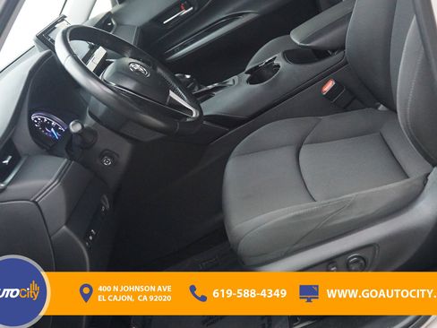 Used 2021 Toyota Venza LE image 9
