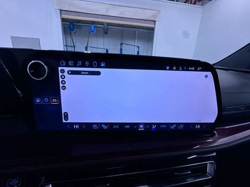 Used 2024 Chevrolet Traverse RS image 25