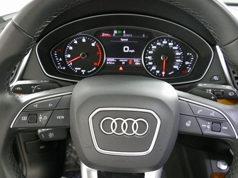 Used 2022 Audi Q5 2.0T Premium w/ Convenience Package image 17