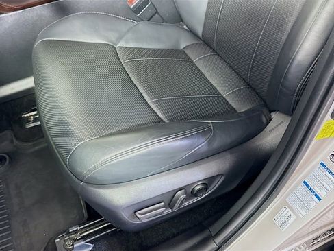 Used 2021 Toyota Venza Limited AWD/4WD image 20