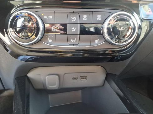 Used 2024 Chevrolet Trax LT w/ Driver Confidence Package image 24