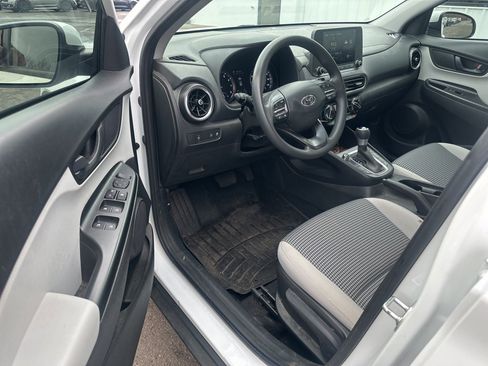 Used 2022 Hyundai Kona SE image 23