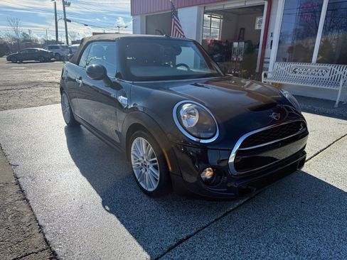 Used 2019 MINI Cooper S w/ Signature Upholstery Package image 13