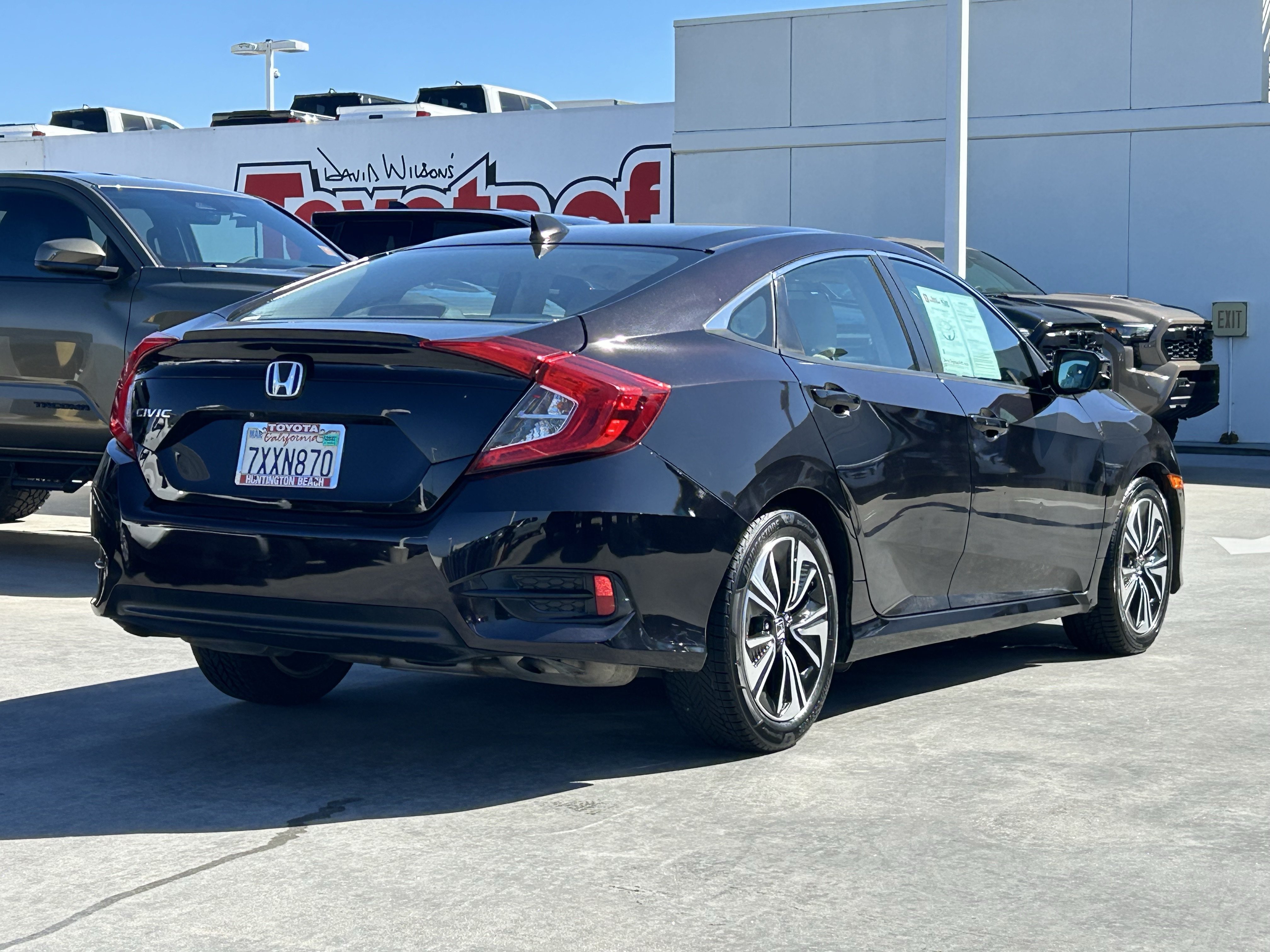 Used 2017 Honda Civic EX-T image 3