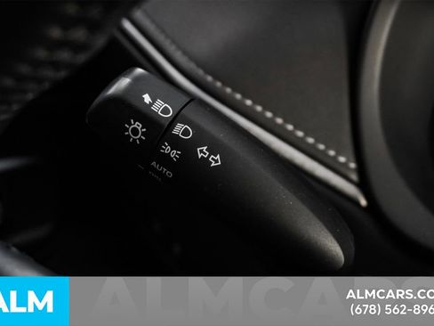 Used 2022 Toyota Venza XLE image 26