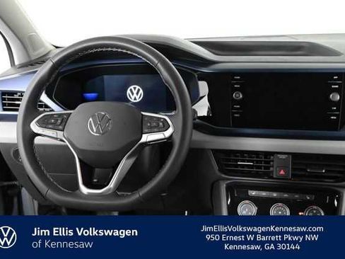 Certified 2023 Volkswagen Taos SE image 3