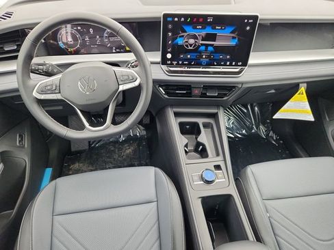 New 2026 Volkswagen Tiguan SE image 9