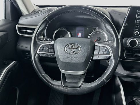 Used 2022 Toyota Highlander LE FWD image 18