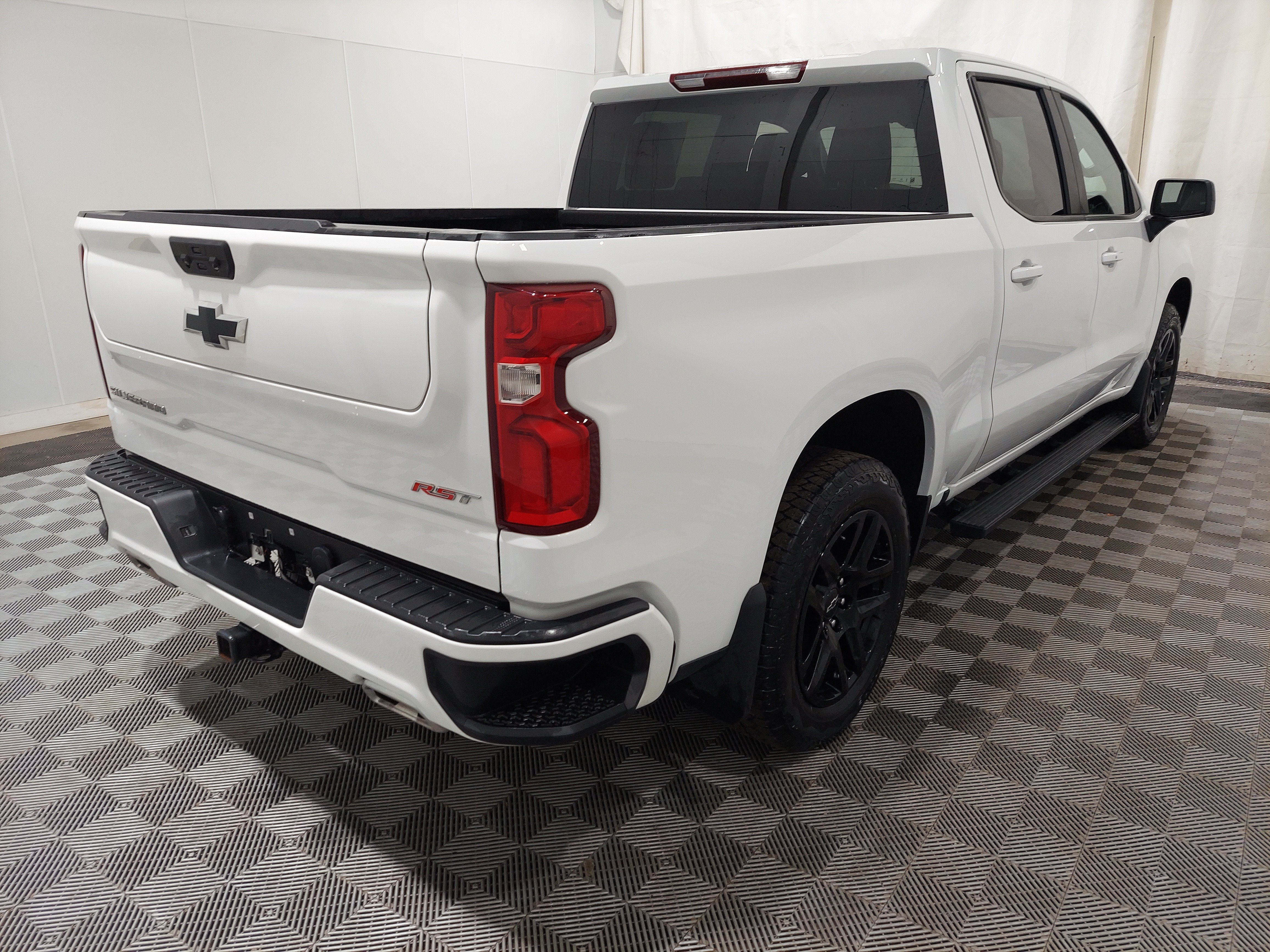 Used 2024 Chevrolet Silverado 1500 RST AWD/4WD image 3