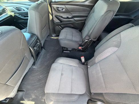 Used 2023 Chevrolet Traverse LT FWD image 14