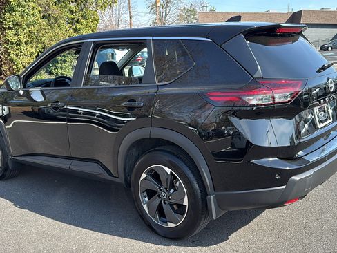 Certified 2025 Nissan Rogue SV image 22